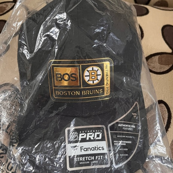 Boston Bruins hat - Picture 2 of 5